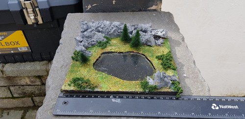 Gauge lake and rocks diorama - gauge,